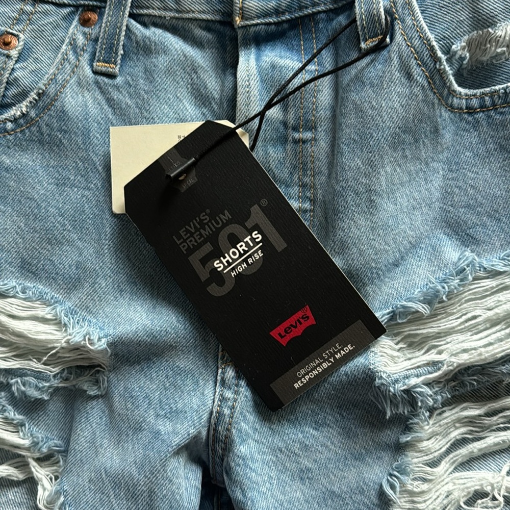 Levi’s High Rise Jean Shorts - Picture 3 of 6